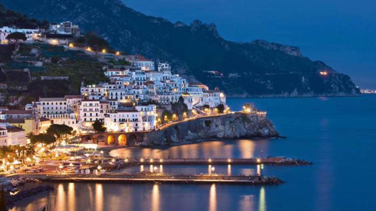 Astoria Suite Σαλέρνο Εξωτερικό φωτογραφία